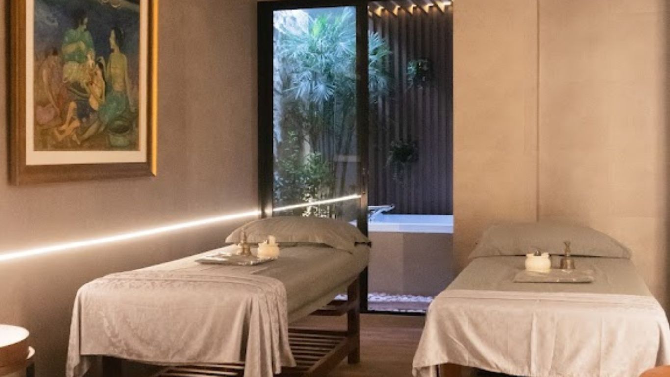 Pusat Pembelanjaan Mall 18 - D' Bamboo Suites